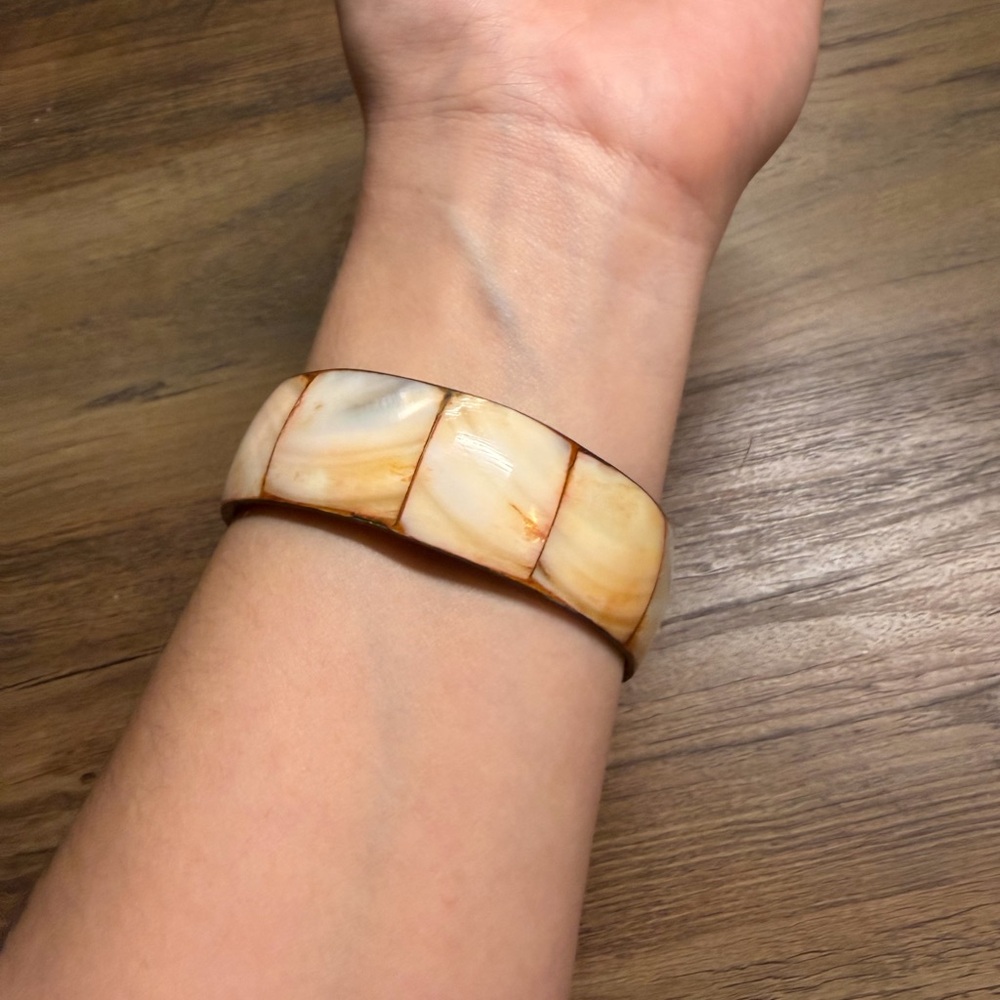 Brass Shell Bangle - Picture 2 of 6